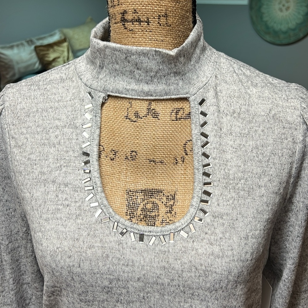 New 89th + Madison Gray Soft Top with Silver Neck Embellishments Size Medium